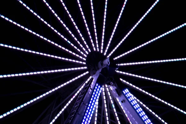Parque de diversões da exposição longa da noite — Fotografia de Stock