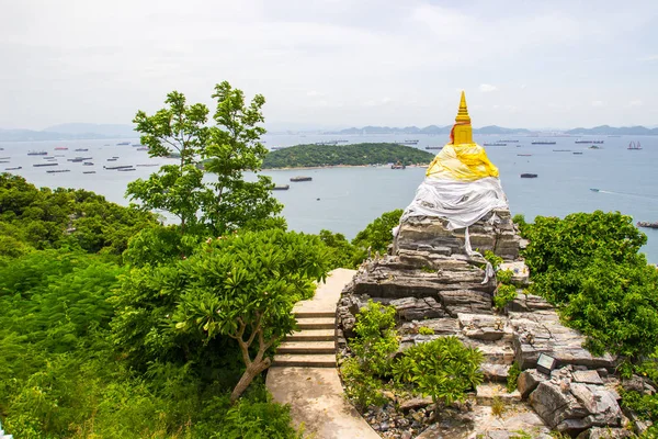 Pagoda rocciosa e vista panoramica a Koh Sichang nella provincia di Chonburi Fotografia Stock