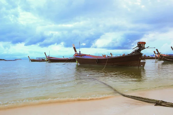 Barcos en shire con fondo de atardecer —  Fotos de Stock