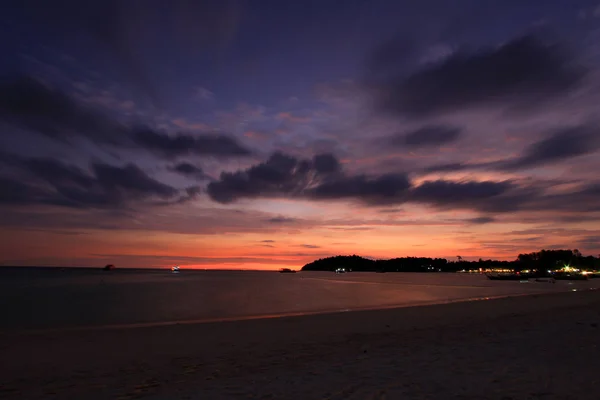 Twilight på Lipe Island, Satun provinsen Thailand. — Stockfoto