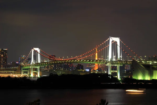 TEMPO DE NOITE EM RAINBOW BRIDGE, ODAIBA, TOKYO, JAPÃO — Fotografia de Stock