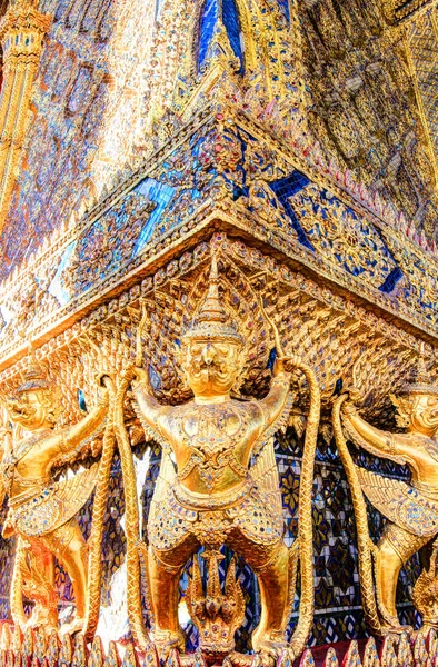 Golden statue inside public royal temple — Stock Photo, Image