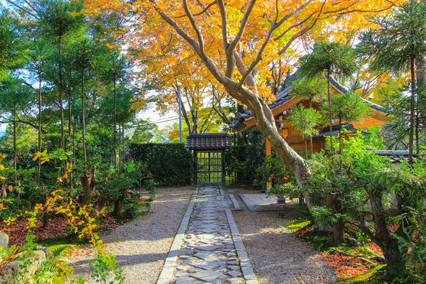 Tempio di Kotoin in autunno (Nord, Kyoto, Giappone ) Foto Stock