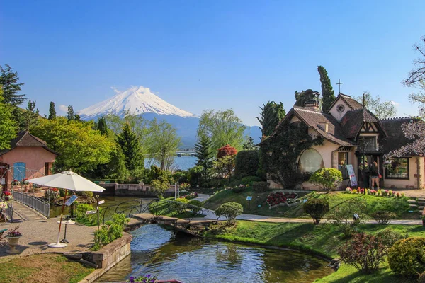 일본에서 햇볕 날에 아름 다운 유럽 정원 장면 스톡 이미지