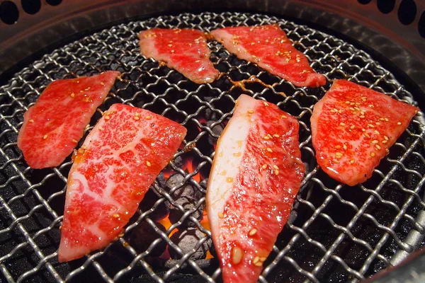 Premium Raw Wagyu Japanese Beef en Hot Grill — Foto de Stock