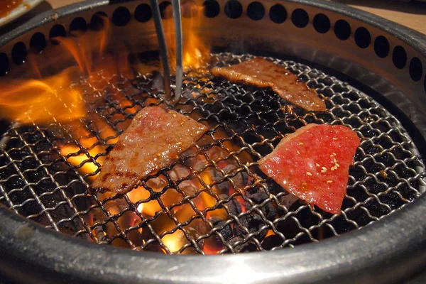 Premium Raw Wagyu Japanese Beef on Flaming Hot Grill — Stock Photo, Image