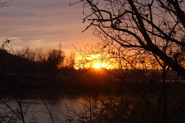 Günbatımı ve göl