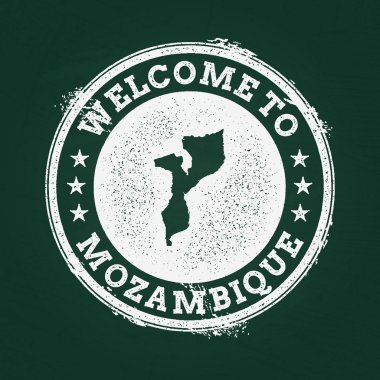 Beyaz tebeşir doku retro damga ile Mozambik Cumhuriyeti harita üzerinde yeşil bir yazı tahtası.