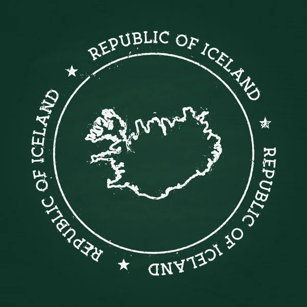 Sello de goma de textura de tiza blanca con mapa de la República de Islandia en una pizarra verde . — Vector de stock