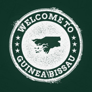 Beyaz tebeşir doku retro damga ile Gine Bissau Cumhuriyeti harita üzerinde yeşil bir yazı tahtası.