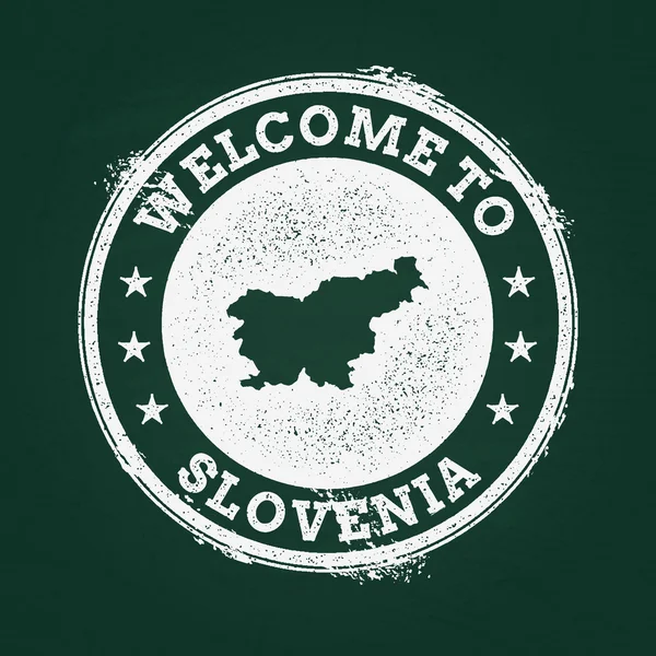 Beyaz tebeşir doku retro damga Slovenya Cumhuriyeti harita üzerinde yeşil bir tahta ile.