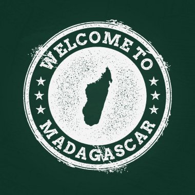 Beyaz tebeşir doku retro damga Madagaskar Cumhuriyeti harita üzerinde yeşil bir tahta ile.