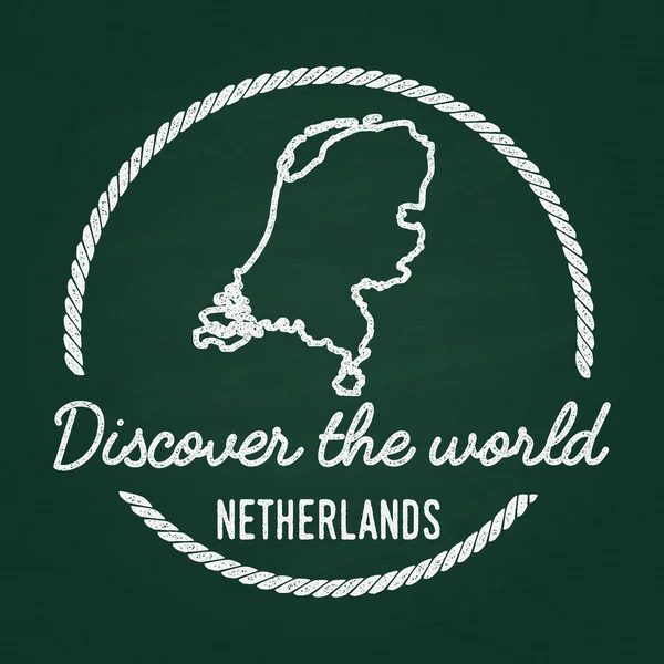 Insigne hipster texture craie blanche avec carte Royaume des Pays-Bas sur un tableau vert . — Image vectorielle