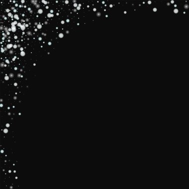 Güzel yağan kar, sol üst köşesinde siyah zeminde yağan güzel kar ile soyut.