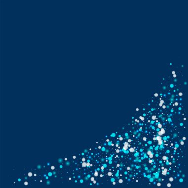 Güzel yağan kar sağ alt köşesinde güzel yağan kar üzerinde derin mavi arka plan ile