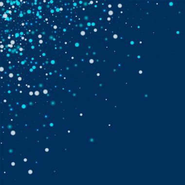 Güzel düşen kar dağınık sol üst köşede güzel yağan kar ile derin mavi