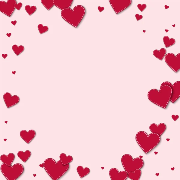 Червоний скріплені папери серця Bordered рамка з червоним зшиті папери серця на світлому фоні рожевий — стоковий вектор