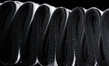 Beyaz sabun doku siyah arka plan el yapımı hipster köpük doku üzerinde nefes kesen beyaz köpük