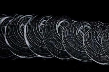 Beyaz sabun doku ince beyaz köpük üzerinde siyah arka plan el yapımı hipster köpük doku soyut