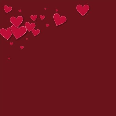 Kırmızı dikişli kağıt kalpler sol üst köşede şarap kırmızı arka plan vektör çizim