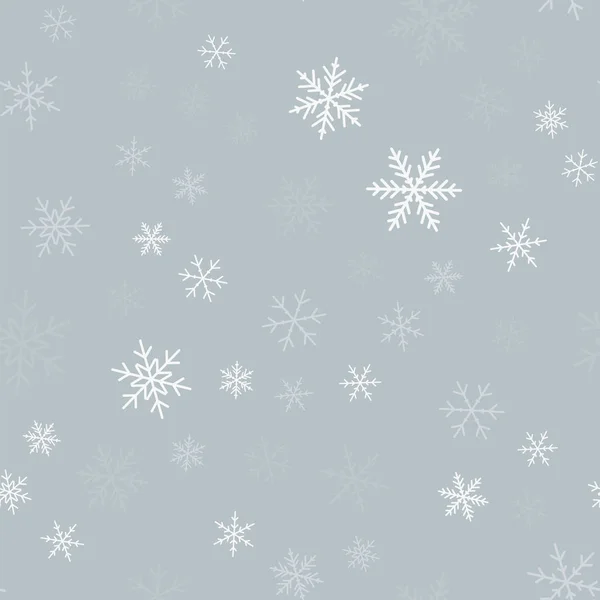 Weiße Schneeflocken nahtloses Muster auf hellgrauem Weihnachten Hintergrund chaotisch verstreut weiß — Stockvektor