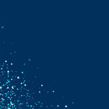 Şaşırtıcı düşen kar dağınık sol alt köşedeki şaşırtıcı yağan kar ile koyu mavi zemin üzerine