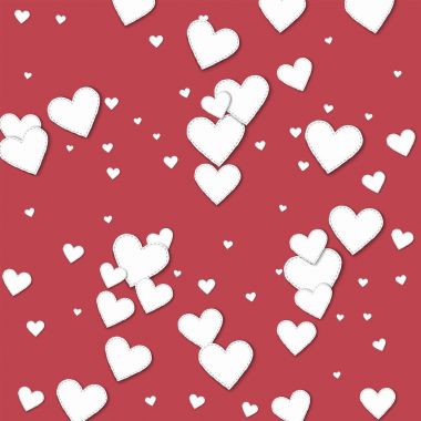 Koyu kırmızı Kesikli beyaz kağıt kalpler ile kesme beyaz kağıt kalpler dağılım yatay çizgiler