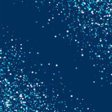 Şaşırtıcı düşen kar soyut kaotik karmaşa ile derin mavi arka plan üzerinde şaşırtıcı yağan kar