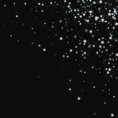 Güzel düşen kar dağınık sağ üst köşede güzel yağan kar ile siyah arka plan