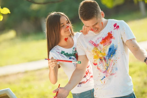 Pretty couple having fun at open air outdoors. Young man and wom — Stock Photo, Image