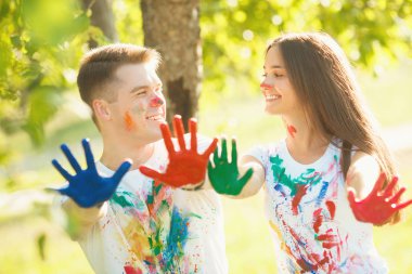 Onların boyalı düz veya el veya p erkek ve kız shawing güzel