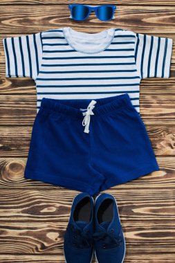 Deniz arka plan. Ahşap arka plan üzerinde çocuk'ın işi. Düz hala o