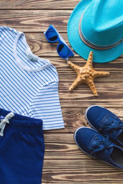 Deniz arka plan. Ahşap arka plan üzerinde çocuk'ın işi. Düz hala o