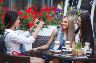 Grup selfie fotoğraf yapma kız 