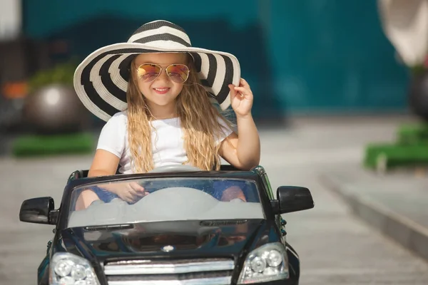 Pequena menina bonita — Fotografia de Stock