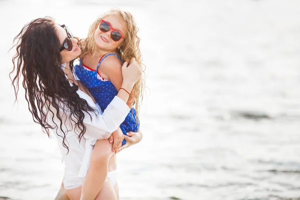 Young Mother Blonde Daughter Having Good Time Outdoor — Stock Photo, Image