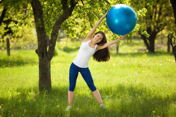 Young Woman Doing Workout Fitness Ball Green Park — Stock Photo, Image