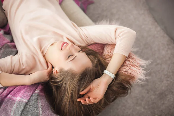 Young Woman Casual Clothes Resting Home — Stock Photo, Image