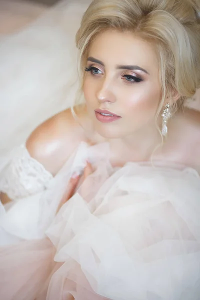 Closeup Portrait Bride Fashionable Makeup — Stock Photo, Image