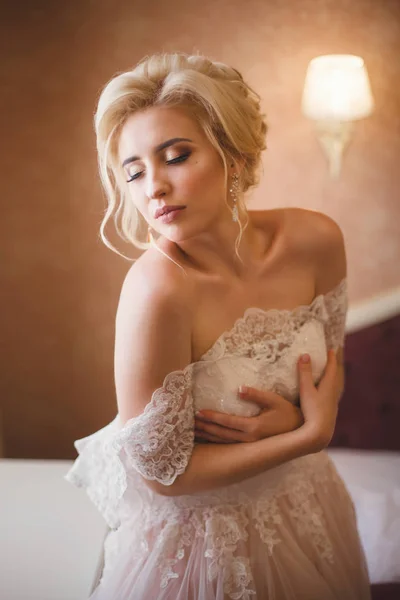 Sposa Tenera Elegante Abito Sposa Pizzo — Foto Stock