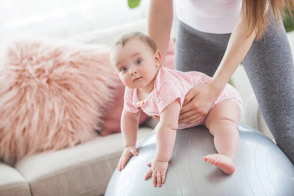Young Pretty Mother Working Out Her Little Child Home — Stock Photo, Image