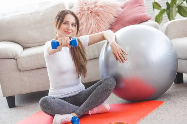 Joven Bonita Mujer Haciendo Ejercicio Casa —  Fotos de Stock