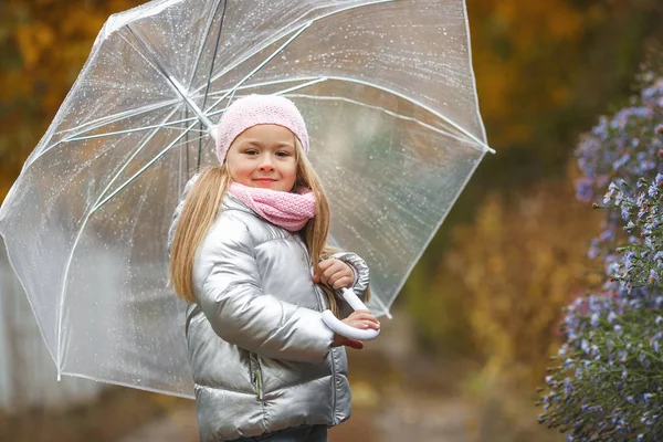 Aranyos Kis Gyermek Őszi Időben Imádnivaló Lány Őszi — Stock Fotó