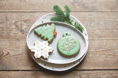 Zencefilli kek arka planı. Tatil kurabiyesi. Ahşap arkaplanda çerezler.