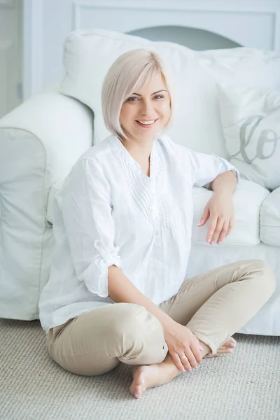 Attractive Mature Woman Portrait Female Indoors Beautiful Blond Middle Adult — Stock Photo, Image