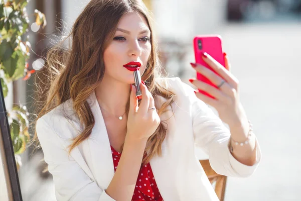 Junges Attraktives Französisches Mädchen Macht Selfie Auf Dem Handy Schöne — Stockfoto