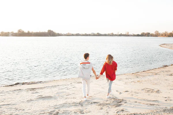 Pretty Couple Having Fun Sea Shore Love Relationship Concept Romantic — Stock Photo, Image