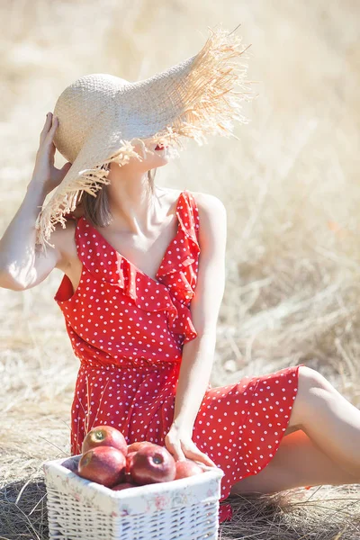 Portrait Young Beautiful Woman Wearing Straw Hat Summer Background Female — 스톡 사진