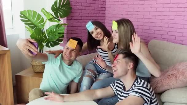 Giovani Che Fanno Selfie Casa Gruppo Amici Che Fanno Tiro — Video Stock