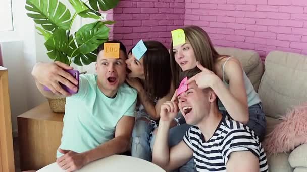 Giovani Che Fanno Selfie Casa Gruppo Amici Che Fanno Tiro — Video Stock